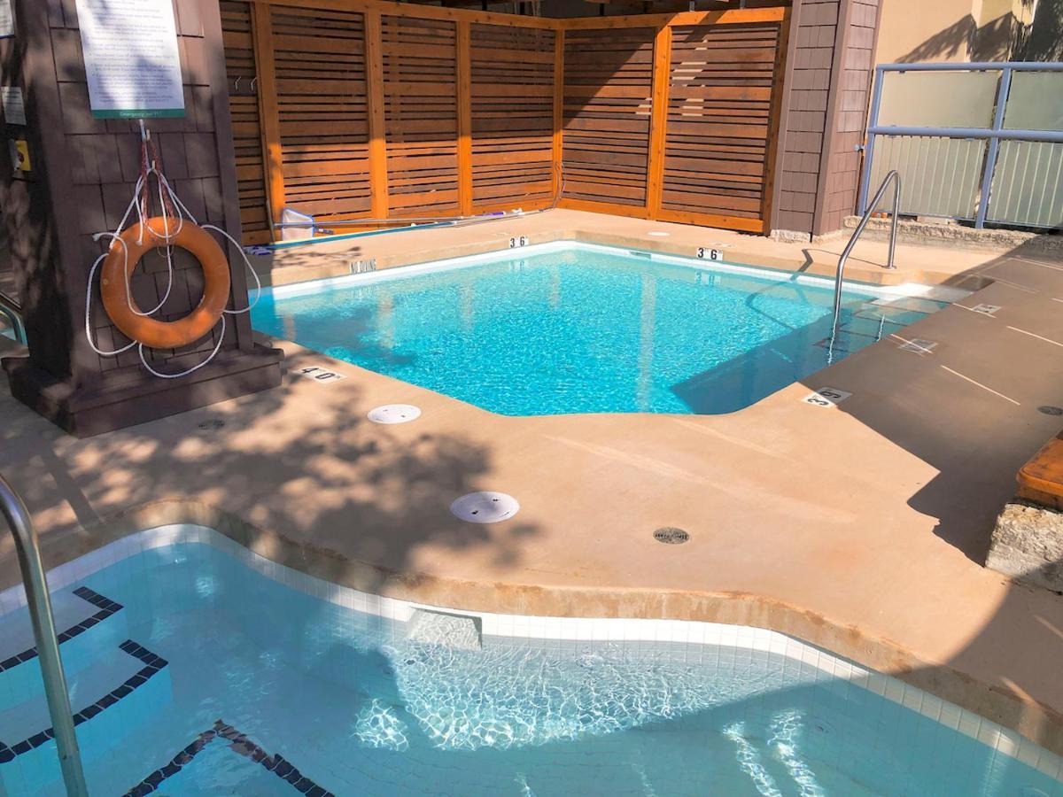 Whistler Blackcomb Vacation Rentals - Village North Luaran gambar