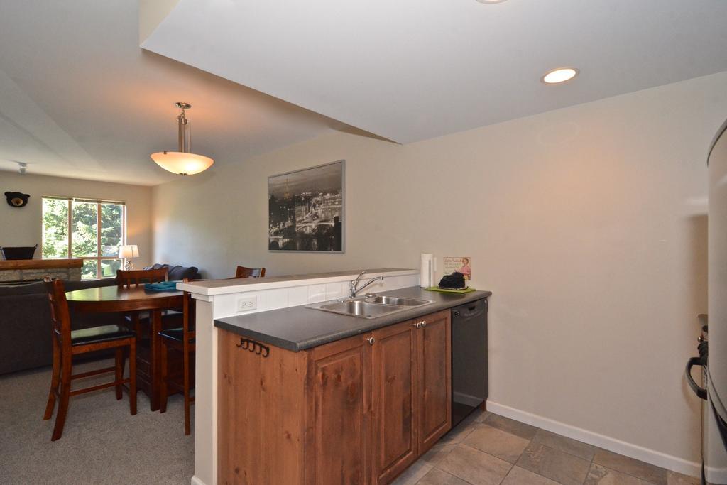 Whistler Blackcomb Vacation Rentals - Village North Luaran gambar