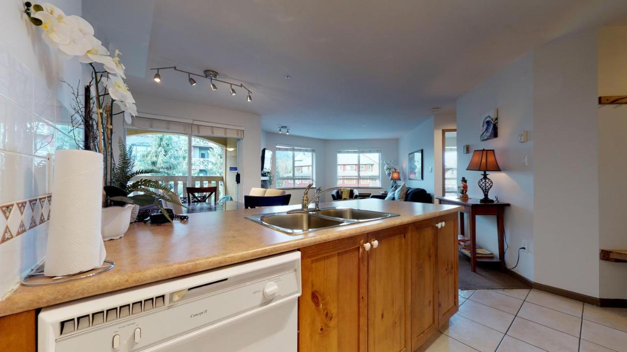 Whistler Blackcomb Vacation Rentals - Village North Luaran gambar