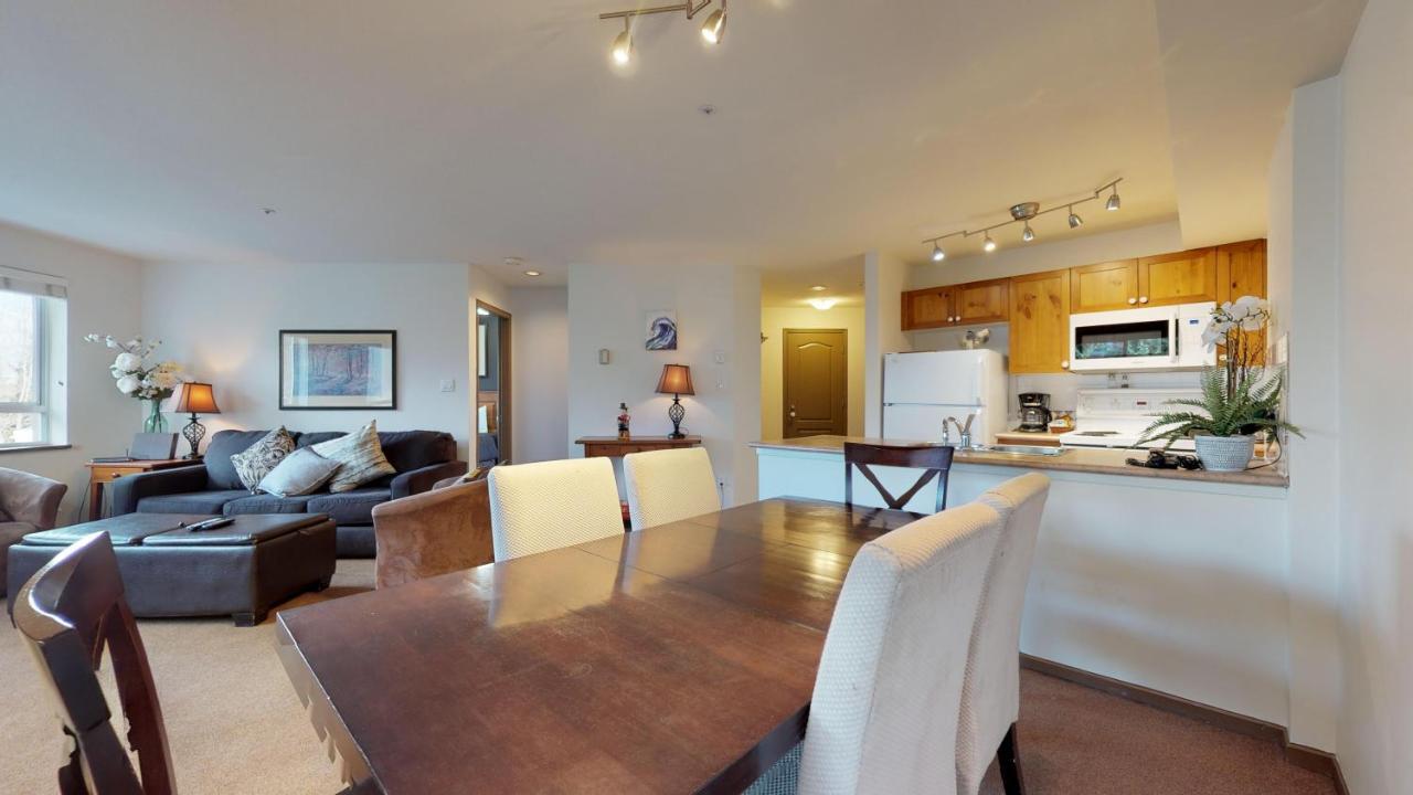 Whistler Blackcomb Vacation Rentals - Village North Luaran gambar